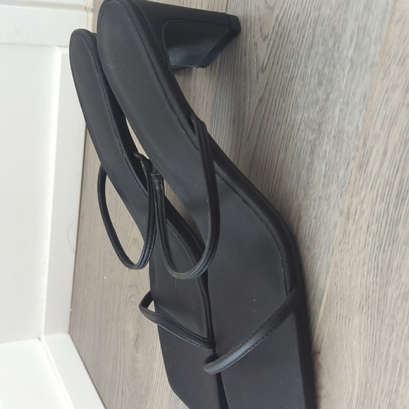 Oak and Fort strappy heels - Picture 2 of 4